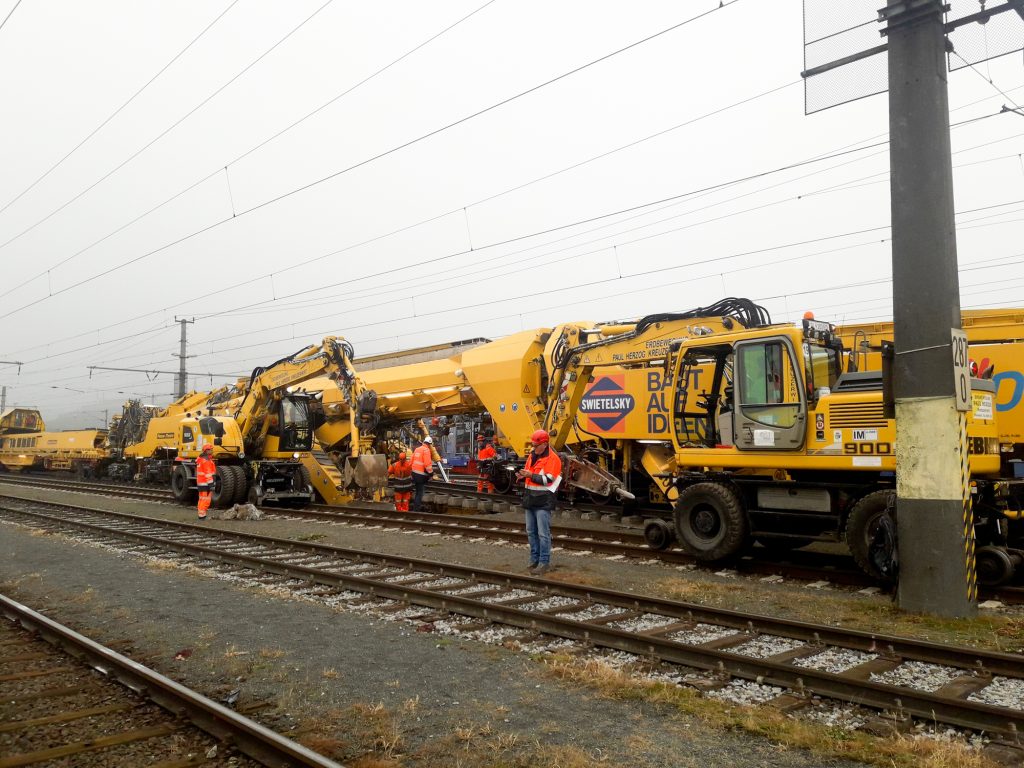 Kreuzerwirt Erdbewegung_Gleisbagger 6