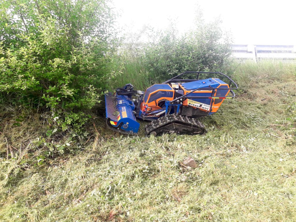 Kreuzerwirt Erdbewegung_Mäharbeiten 5 Mähroboter