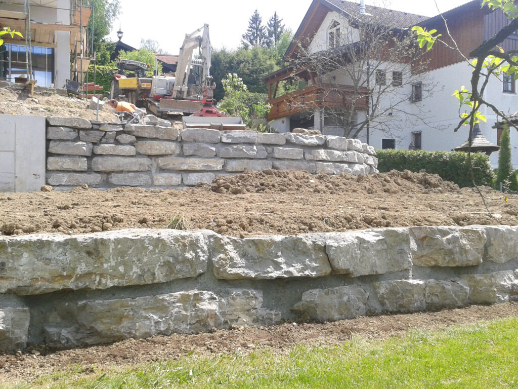 Kreuzerwirt - Stützmauer-1