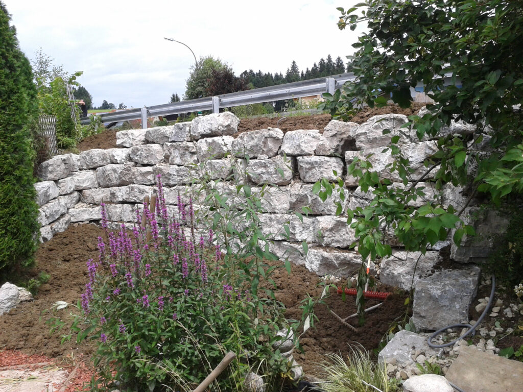 Kreuzerwirt - Stützmauer-3